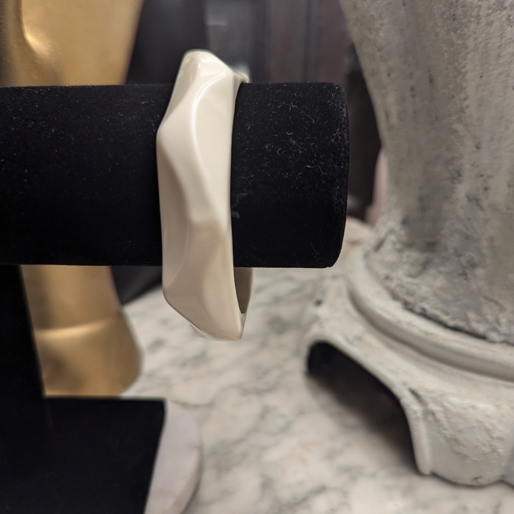 🤍 Vintage Bangle White Cream Twisted Bracelet 1960's Celluloid Lucite